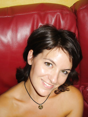Jolie MILF Française qui suce souvent ses amis