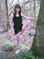 Donna, Worcester Dogging Slag gets naked in the woods