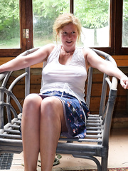 Catharina - sexy mother happy to pose for you