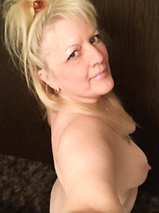 Please enjoy my selfies, I love to spread my legs in public