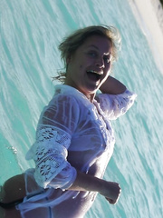 SHY MILF 1st posting wet top on the beach