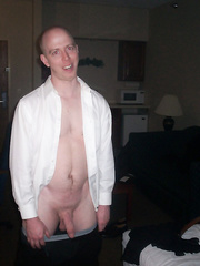 Looking for fun dropping my pants to show what I am packing