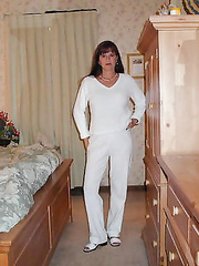 amy nude photos at home