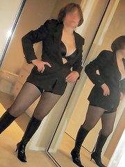 MarieRocks queen of my porn posing around the house for pics
