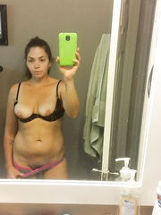 Webslut ashley showing off her fresh tan widen her fotos