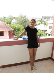 Latti can't live without her roof and that babe is willing for some photos