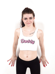 Solo beauty Scarlet Contemptress pulls down dark leggings to show her full bush