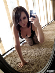 Glamorous dilettante model Bryci slides off hot hose during the time that taking selfies