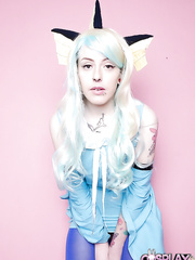 Fetish freak Skyler Synn toying snatch in cosplay outfit for playgirl photo discharges