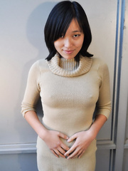 Asian dilettante hikes her costume over her head and just like that babe is undressed