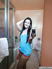 Dilettante chicks Tweety and Maryjane take images undressed in the bathroom