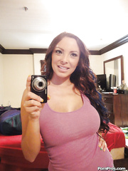 Hot dilettante honey Danni Cole undresses and widens her love tunnel lips