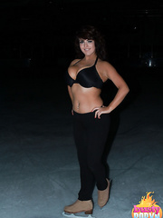 British figure skater Robyn Alexandra unleashes her knockers in hose