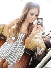 Lalin Girl ex-girlfriend Melanie Rios taking topless selfies in mirror