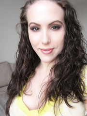 Non-Professional model Katie Banks takes selfies of her big mangos and stripped a-hole