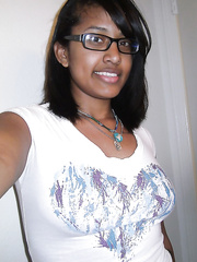 Self-discharged session exposes ebon Diana Braset's alluring booty and mambos