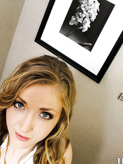 Non-Professional honey Karla Kush does a lot of admirable and hawt self shots
