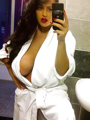 European pornstar Leanne Crow dose some hot self shots during the time that in nature's garb