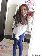 Playgirl Lizz Tayler is undressing and making some hawt selfies!