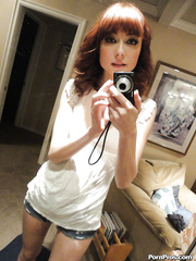 Thin redhead Zoe Voss snapping selfies during the time that getting nude in mirror
