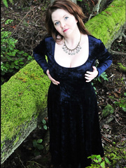 Mature lady Palatable Trixie hikes up her lengthy suit over pantyhose overspread booty in woods