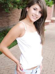 Hawt dark brown girl Shyla Jennings in public flashing mounds & exposed upskirt