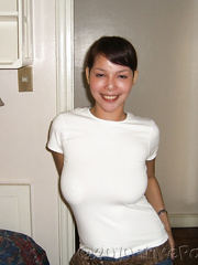 Filipino non-professional discloses her large natural breasts as this babe acquires nude in her bedroom