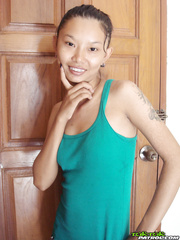 Slim Thai angel takes off hr garments in her undressed modelling premiere