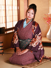 Hawt Japanese cutie awakens from sleep to uncover her hawt Oriental slit