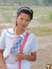 Youthful Filipino schoolgirl copulates a sex tourist in swap for a cigarette