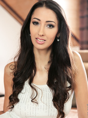 Nice-Looking girlfriend Kitty Jane giving a kiss her BF in advance of this babe acquires pounded hard