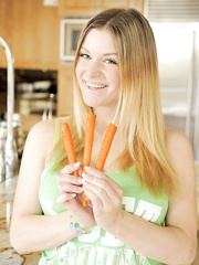 Blond non-professional shoves carrots up her landing disrobe cookie in the kitchen