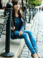 Sexy youthful gal Zelda disrobes out of her constricted jeans to widen her love tunnel