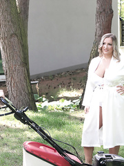 Blond big beautiful woman Krystal Swift seduces a chap in hr robe and underthings