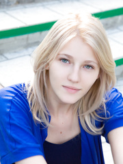 face golden-haired Mila I showing tiny zeppelins & hawt arse closeup in nude feet