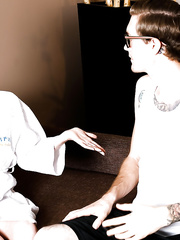 Massage hotty Hotty Smalls gives Buddy Hollywood cook jerking & oral stimulation in baths