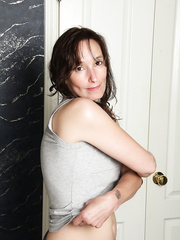 Midst mature woman Celeste Carpenter disrobes prior to a bubble washroom