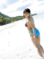 Breasty oriental sweetheart with neat a-hole Aya Hirai slipping off her bikini outdoor