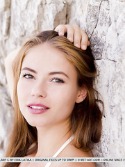 Hawt bikini hottie Hilary C receives in nature's garb in the nature and positions