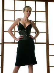 Femdom Audrey Leigh got her toes and feet worshipped by her male villein