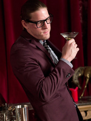 White maids Mona Wales & Bella Rossi play foot games to please their boss