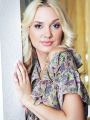 Slim blond cutie Dame Wright disrobes to uncover her shaved pussy