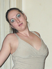 Je pose pour mon copain avant de baiser