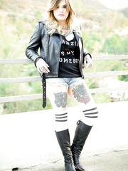 Pudgy tattoed Farrah Paws bares it all on the street & widens a shaved pussy