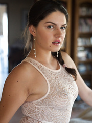 Solo hotty Francesca Dicaprio wears no thing but a gorgeous face after disrobing