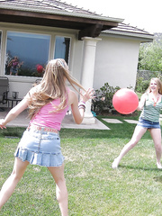 Playful hottie Sunset Diamond doesn't mind groupsex with tons of bukkake