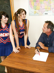 Lecherous cheerleaders have some cook jerking enjoyment with a thick 10-Pounder