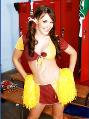 Flirtatious cheerleader playgirl Jaclyn Case stripping and widening vagina