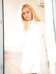 Blond teenager Jennifer Mackay revealing bald cookie whilst disrobing