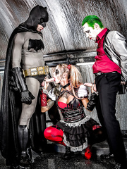 Pornstar Kleio Valentien engulfing off Batman and the Riddler at same time